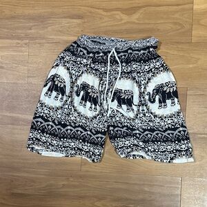 Black & White Elephant Print Women’s Casual Shorts